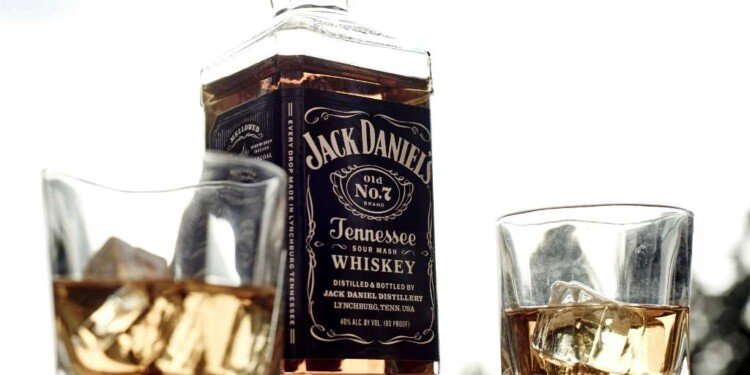 Born tomake whiskey:  Cuatro procesos únicos que testifican que Jack Daniel’s  nació para hacer whiskey