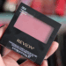 Natural y bella con el polvo para rostro Revlon Powder Blush