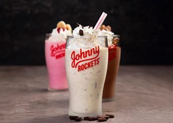 Johnny Rockets en Parque Las Antenas: Diseño icónico y música retro