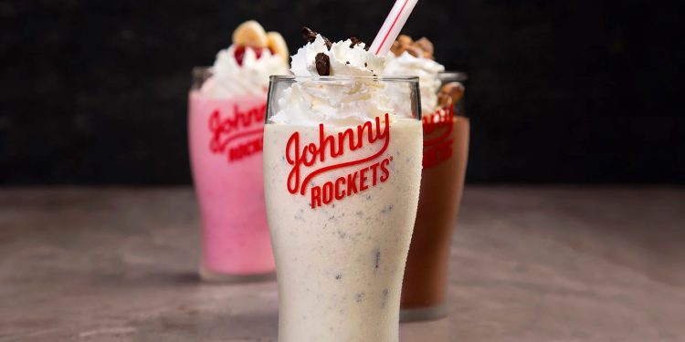 Johnny Rockets en Parque Las Antenas: Diseño icónico y música retro