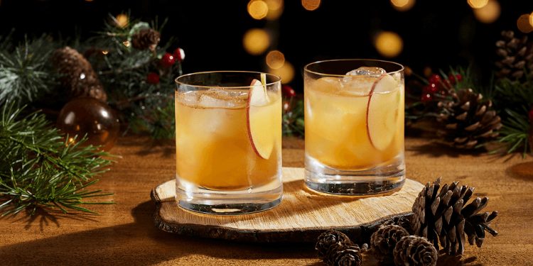 Luce deslumbrante con el esperado Ugly Sweater de Bacardí y otros ítems para celebrar la temporada navideña