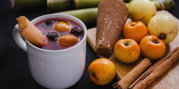 Dos recetas navideñas para disfrutar en familia: Ponche de frutas y galletas de mantequilla