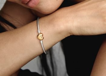 Abraza el espíritu del Brazalete del Amor Puro en cada regalo