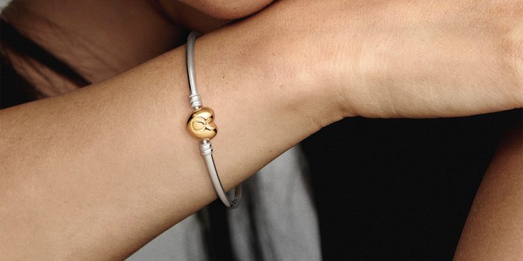 Abraza el espíritu del Brazalete del Amor Puro en cada regalo