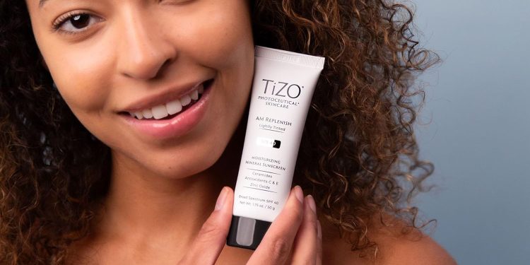 New Year, New Obsession! Renueva tu piel con el nuevo Tizo AM Replenish Tinted SPF 40