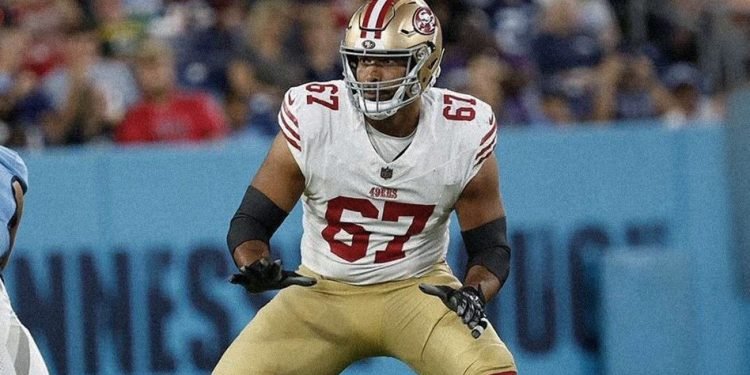 KFC mete un Touchdown de sabor con firma de autógrafos de Isaac Alarcón