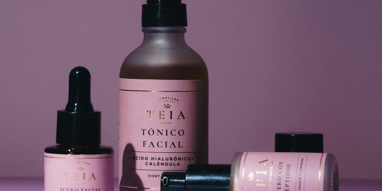 El combo perfecto con TEIA Cosméticos: Suero de péptidos y bakuchiol en combinación con tónico de ácido hialurónico