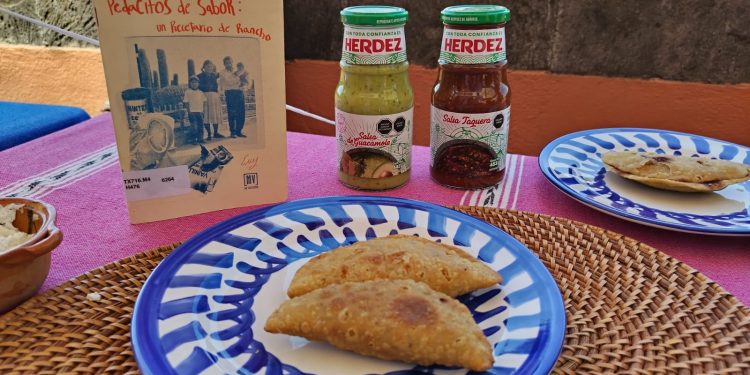 El fanzine Pedacitos de sabor: Un recetario de rancho de la valedora Emy, se suma al acervo de Fundación Herdez