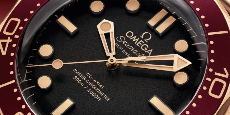 El OMEGA Seamaster Diver 300M en Bronze Gold y Burdeos