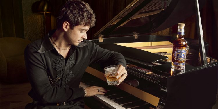 Charles Leclerc y Chivas Regal alcanzan la nota perfecta en su nueva colaboración global