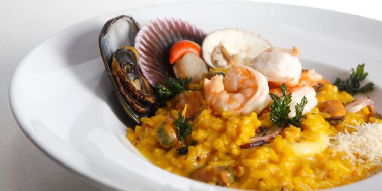 Tres maneras irresistibles de preparar risotto con mariscos