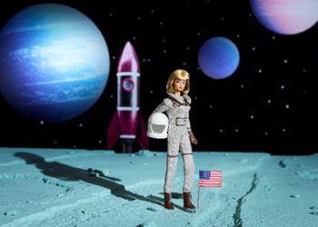 Barbie Astronauta cumple 60 años: En 3, 2, 1… ¡Una estrella pionera lista para despegar!