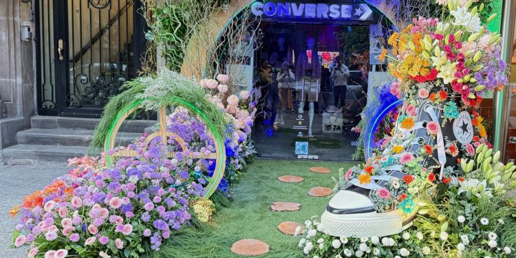 Converse sembrando creatividad con arte y flores en Polanco