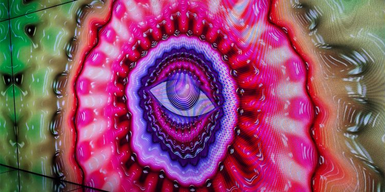 Party Across Time, experiencia inmersiva que conecta la música y la fiesta de distintas épocas