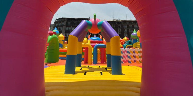 KoolCity, la ciudad inflable más grande del mundo, aterriza en el Zócalo de CDMX para celebrar el Día del Niño con una experiencia inolvidable