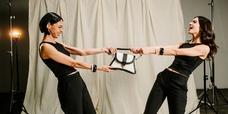 Prada celebra el Día de las Madres con Celina del Villar y María Ibarra