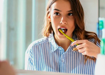 Tu rutina de belleza empieza en la boca: Cómo una buena pasta dental potencia tu imagen