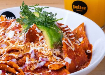 Radiografía de los chilaquiles: El alma que ha acompañado a la Ciudad de México desde las loncherías