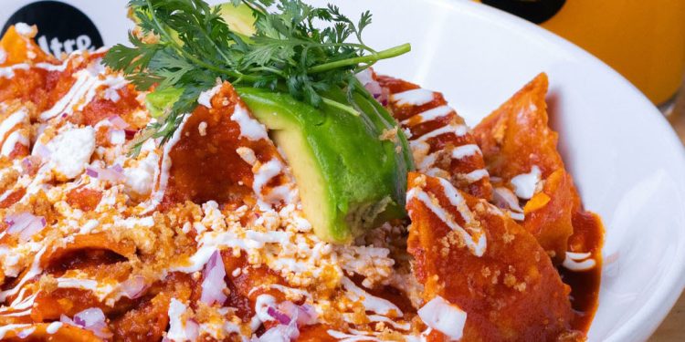 Radiografía de los chilaquiles: El alma que ha acompañado a la Ciudad de México desde las loncherías