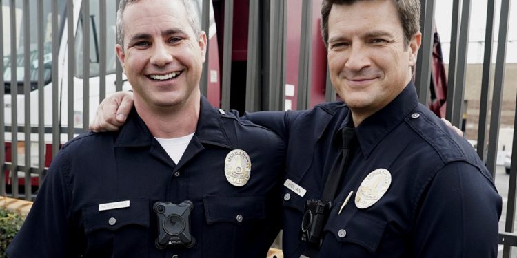 Disfruta de las siete temporadas completas de The Rookie, la serie policial inspirada en un caso real, sólo en Universal+
