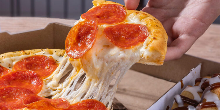 Con el Verano Dominiños la marca invita a los consumidores más peques a crear su propia pizza