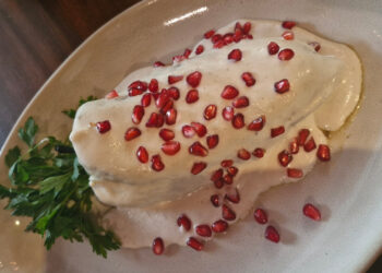 Cascabel celebra el inicio de la temporada del chile en nogada