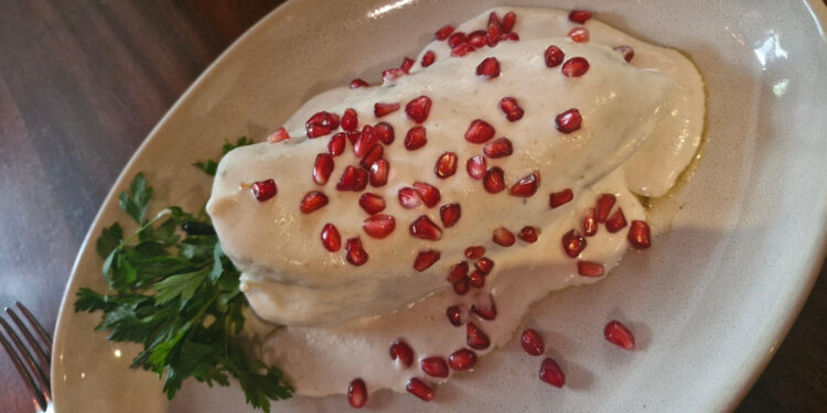 Cascabel celebra el inicio de la temporada del chile en nogada