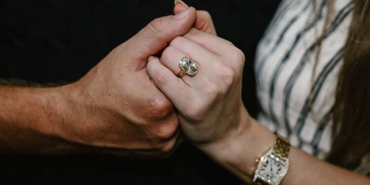 Anillo de compromiso de Taylor Swifft no es el más caro del siglo XXI