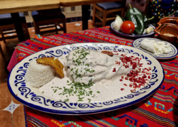 Restaurante La Poblanita de Tacubaya | No necesitas esperar a Septiembre para probar el mejor CHILE EN NOGADA