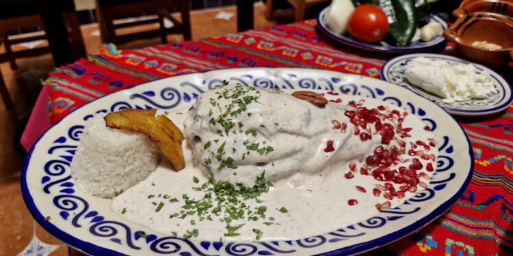 Restaurante La Poblanita de Tacubaya | No necesitas esperar a Septiembre para probar el mejor CHILE EN NOGADA