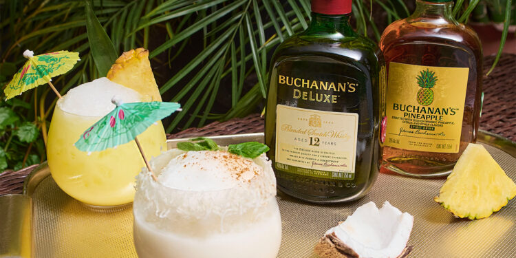 Buchanan’s convierte la Buchanita Colada de Piña y Coco, en Whiskisses, sus nuevos lip balms inspirados en sus cocteles del verano