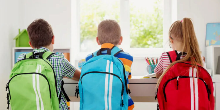 Mochilas escolares pesadas un riesgo de salud, cómo prevenirlo