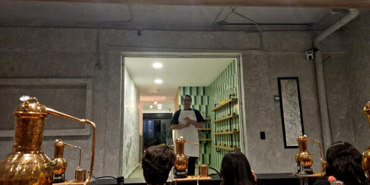 Purificación abre sus puertas en la Roma con Agave Lab, la experiencia para crear tu propio mezcal