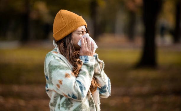 El otoño ya llegó con estornudos incluidos: Este hábito simple puede ayudarte a respirar mejor
