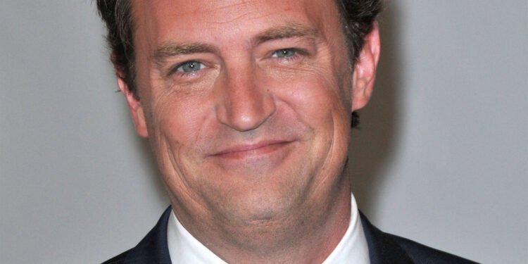 A dos años de la muerte del actor, llega Matthew Perry: A Hollywood Tragedy, un revelador documental sobre los últimos días de su vida