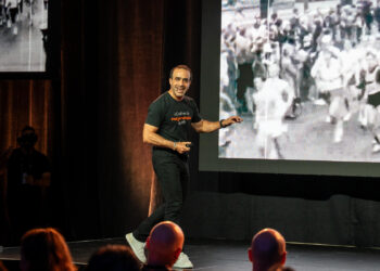 Nuevo libro de Ramón TorreLemus: E=MC², la fórmula para liderar en 2026