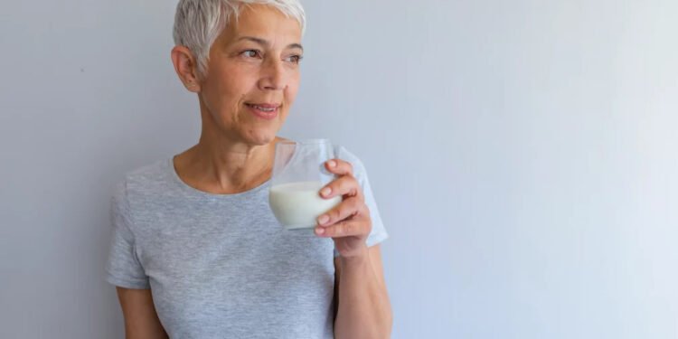 La leche, un aliado clave para las mujeres durante la menopausia