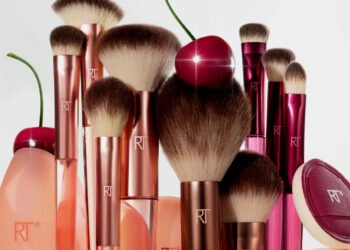 Real Techniques presenta: A Brighter Hue Base Set | It’s All Blush Brush — Colección Cherry On Top (Edición limitada)