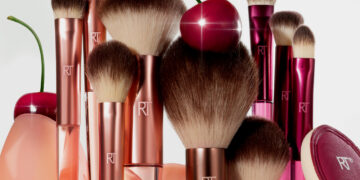 Real Techniques presenta: A Brighter Hue Base Set | It’s All Blush Brush — Colección Cherry On Top (Edición limitada)