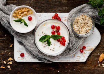 Por qué el yoghurt es protagonista en la nueva conversación sobre salud intestinal
