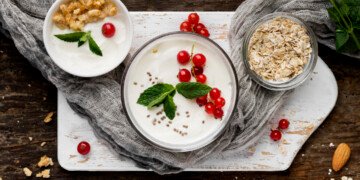 Por qué el yoghurt es protagonista en la nueva conversación sobre salud intestinal