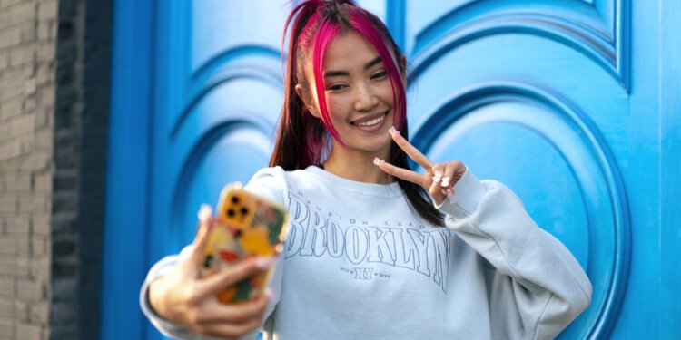 Bye bye Blue Monday, hola main character energy