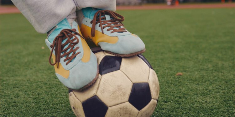 Tyler, The Creator presenta nuevas versiones bicolor del Converse 1908 Jogger