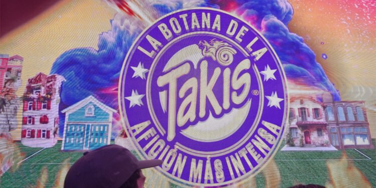 «La botana de la afición más intensa» la nueva campaña de TAKIS para la fiesta mundialera