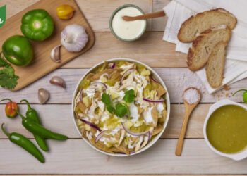 Para los mexicanos, los chilaquiles son mucho más que un platillo: es cultura y sabor que inmediatamente nos hacen sentir en casa