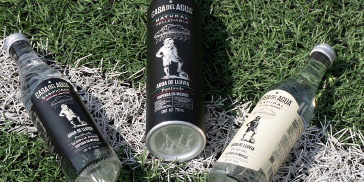 Casa del Agua presenta edición especial de botellas inspirada en el espíritu global del fútbol