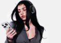 Charli XCX se une a Nothing como la primera embajadora global de marca y accionista