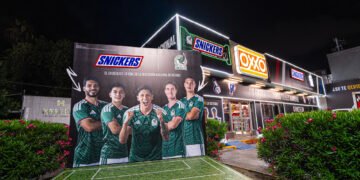 SNICKERS® y OXXO llevan el futbol al punto de venta con tienda inmersiva