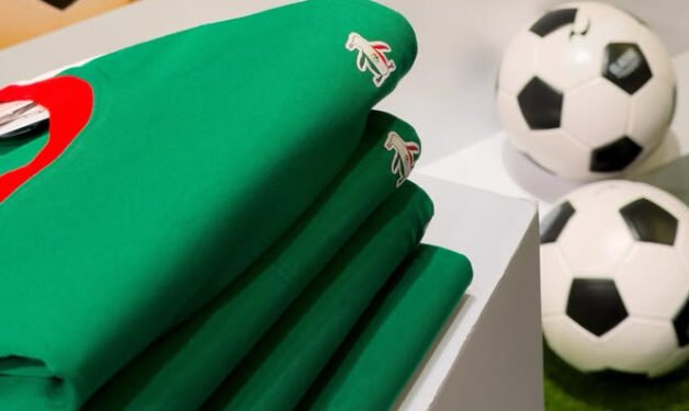 Original Penguin celebra la temporada internacional de fútbol con una edición especial de polos