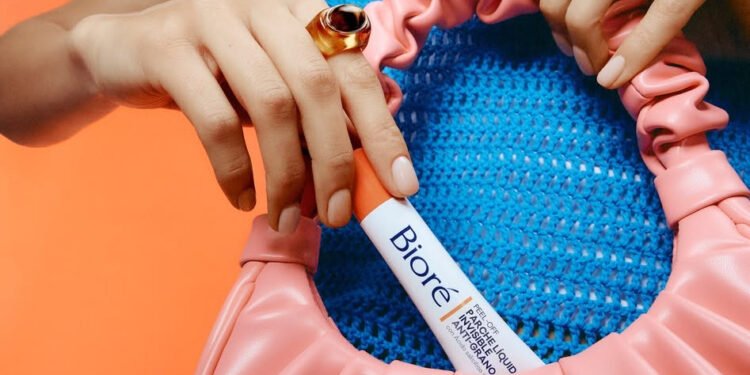 Bioré® presenta su nuevo Parche Líquido Invisible Anti-Granos: La solución discreta para combatir imperfecciones cuando más la necesitas